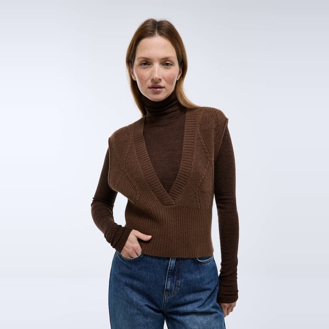 Pull sans manches en laine fondant <span itemprop=