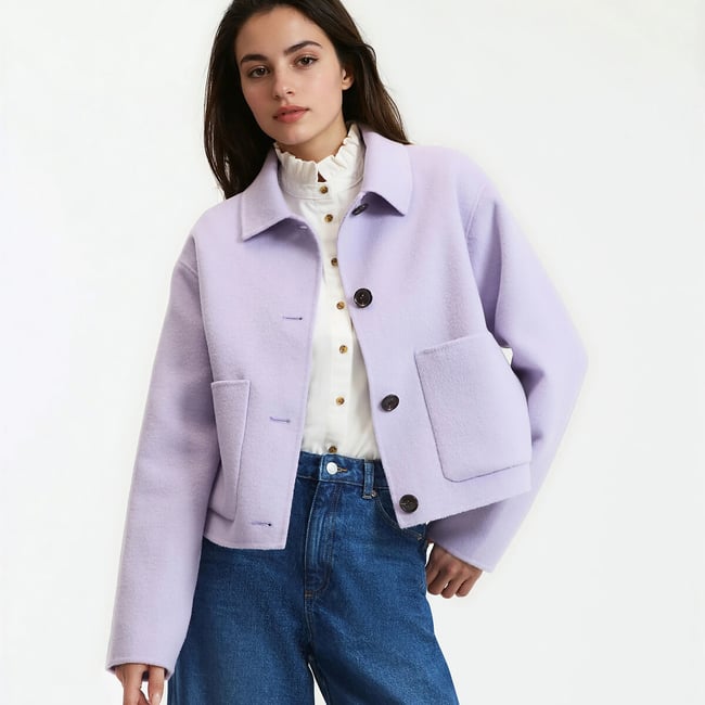 Manteau court fait main en laine mélangée violet parme <span itemprop=