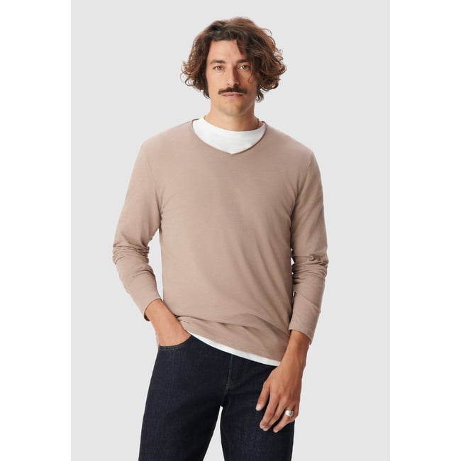Tee-shirt col V L'Essentiel marron <span itemprop=