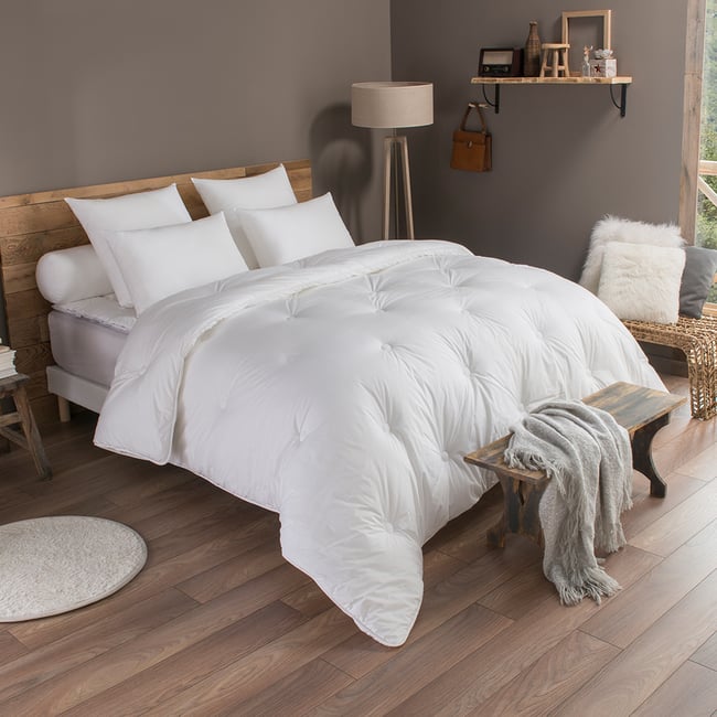 Couette Extra Douce - Confort Hotel CHAUDE Couleur blanc <span itemprop=
