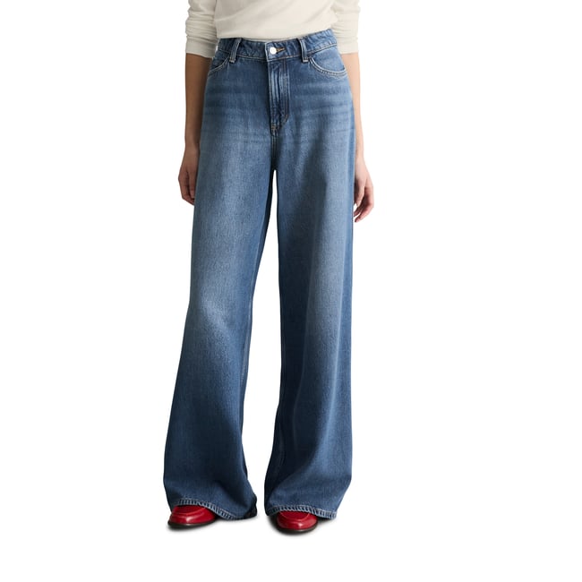 Jeans modèle Anjo large en mélange fluide de lyocell bleu moyen <span itemprop=