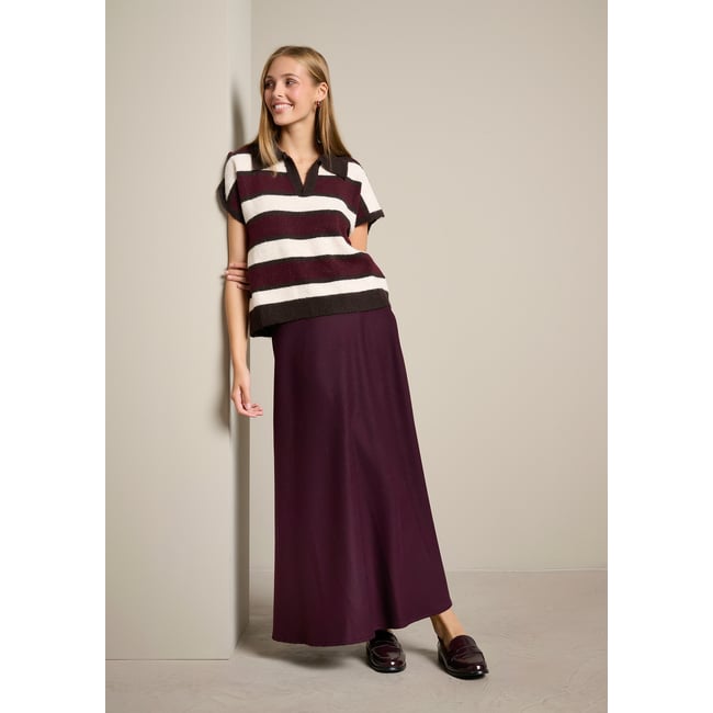 Jupe maxi évasée aubergine <span itemprop=
