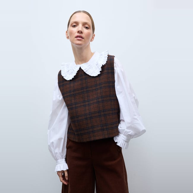 Top sans manches à carreaux contenant de la laine pudding <span itemprop=