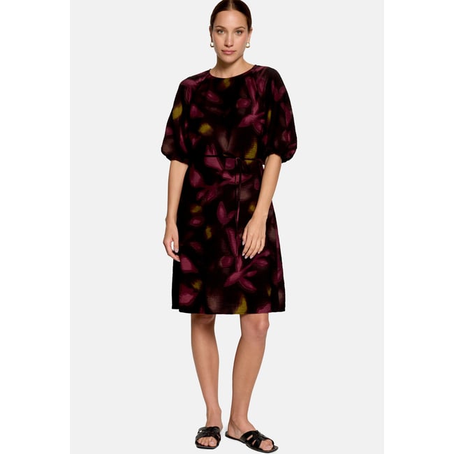 Robe casual à ceinture à nouer black/dark red <span itemprop=