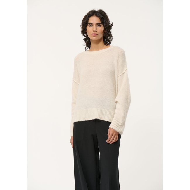 Pull oversize en laine et mohair blanc cassé <span itemprop=
