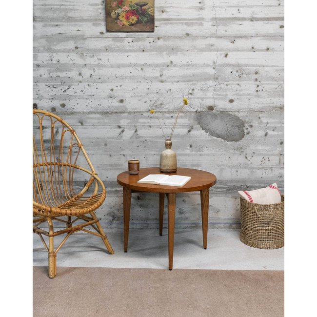 Table basse ronde en bois Donna N°970 - Bon état Couleur bois foncé <span itemprop=