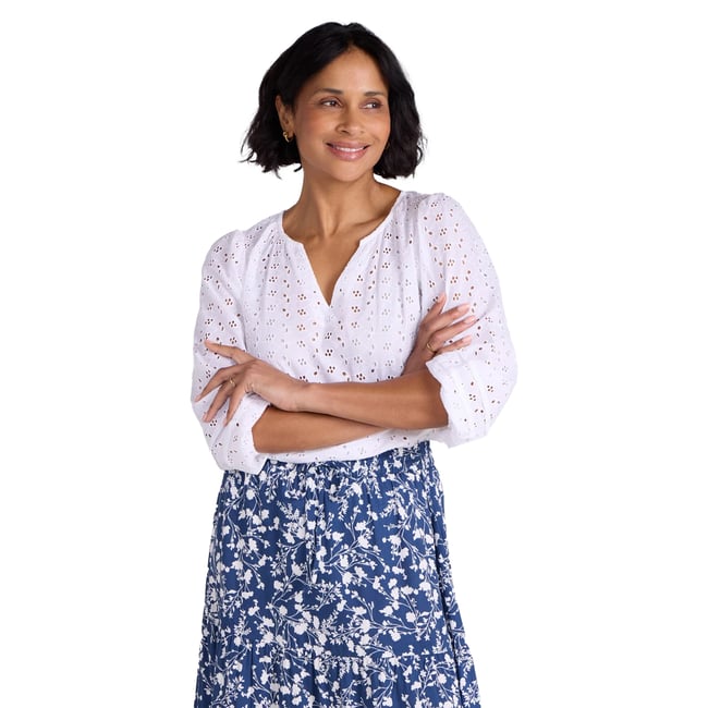 Blouse décontractée manches ¾ motif/style broderie blanc <span itemprop=