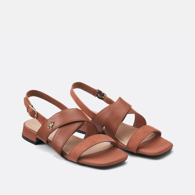 Sandales en cuir à petits talons  cognac <span itemprop=