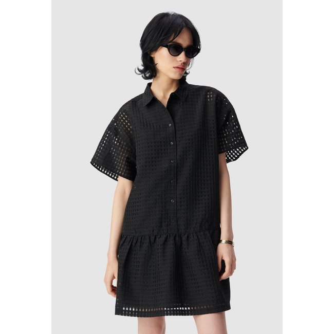 Robe motif carreaux ajourés noir <span itemprop=