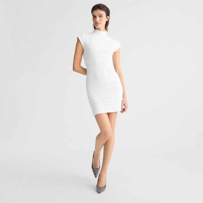 Robe en maille avec clous blanc laine <span itemprop=
