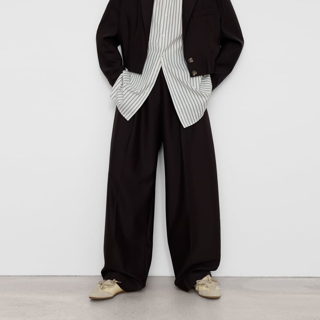 Pantalon tailleur avec jambe arrondie en laine mérinos chocolat <span itemprop=