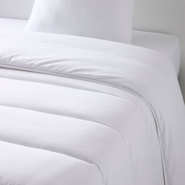 Couette microfibre, 220x240cm, 100% polyester Couleur blanc <span itemprop=