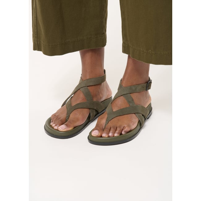 Sandales en daim kaki <span itemprop=