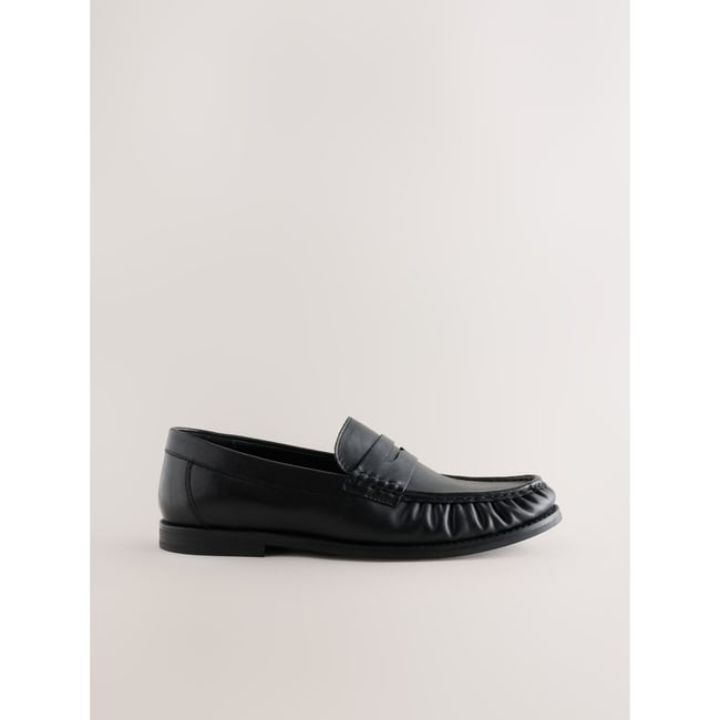 Mocassins ruchés en cuir noir <span itemprop=