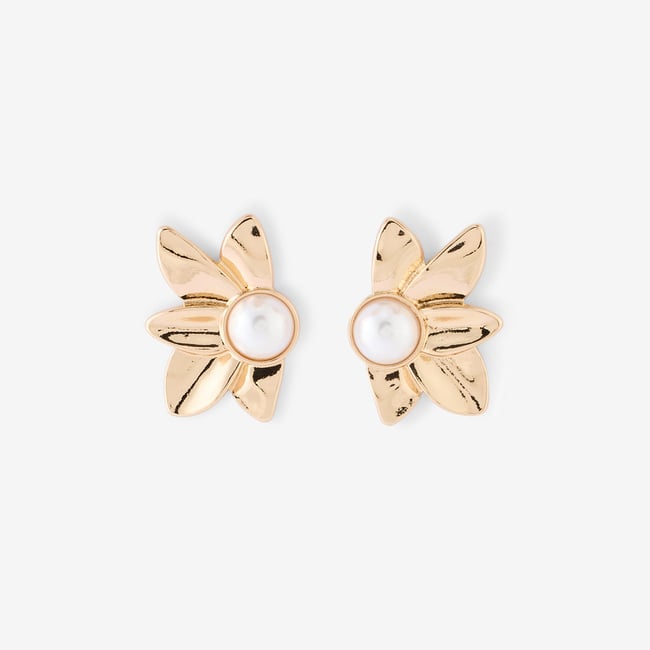 Boucles d'oreilles demi fleurs avec perle doré <span itemprop=