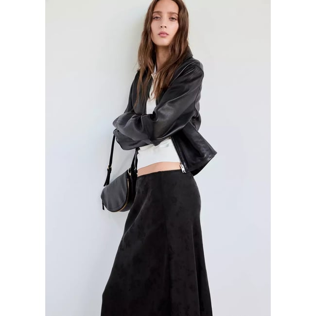 Jupe évasée en tissu devoré noir <span itemprop=