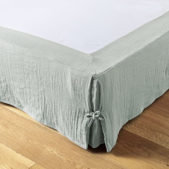Cache sommier, en 100 % Gaze de coton, avec volant 30 cm bleu clair <span itemprop=