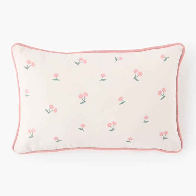 Coussin imprimé brodé cersie, 40x25 cm, en coton et polyester bio framboise <span itemprop=