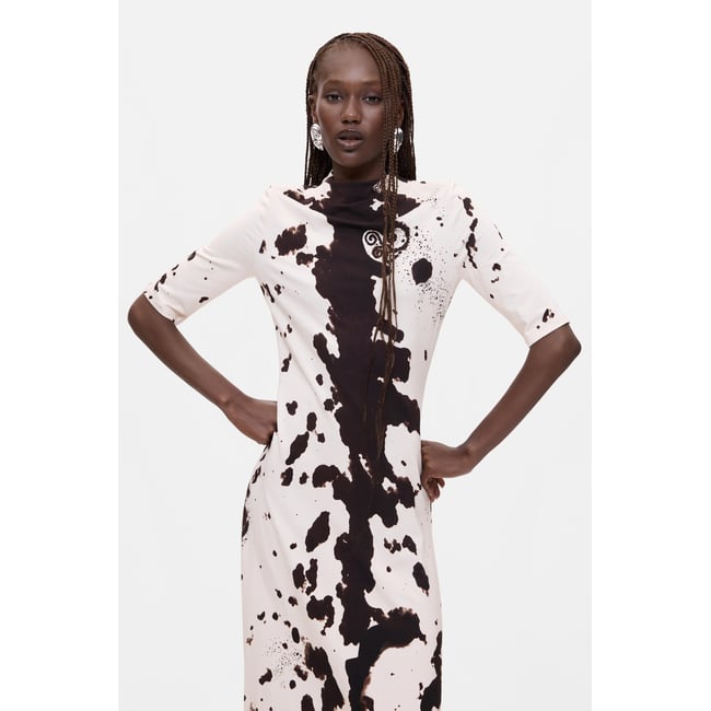 Robe imprimée à manches longues beige <span itemprop=