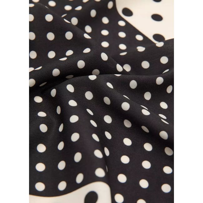 Mouchoir satiné à pois noir <span itemprop=