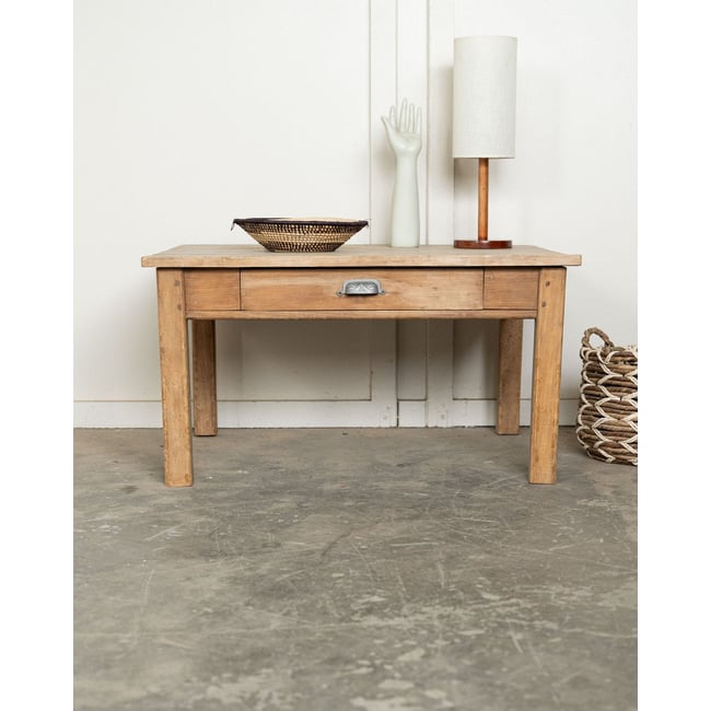 Table basse de campagne en bois Léonie N°1169 - Bon état Couleur bois clair <span itemprop=