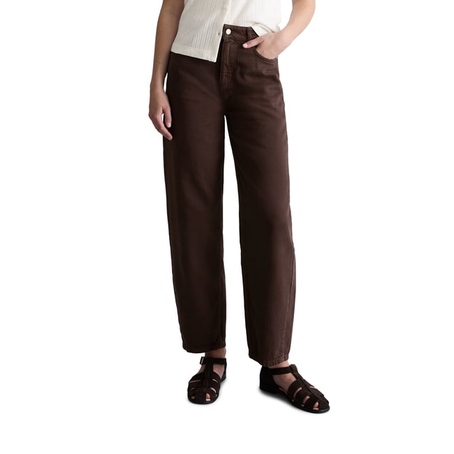 Jeans modèle Stine barrel cropped en denim rigide dunkelbraun <span itemprop=