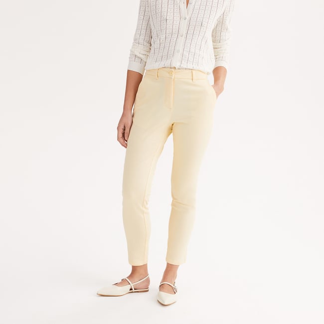 Pantalon droit chino, sergé stretch jaune pâle <span itemprop=