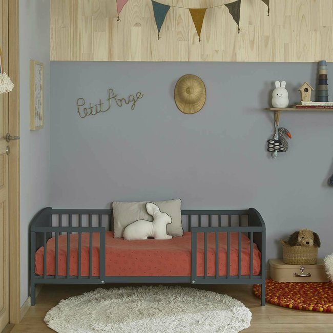 Lit enfant avec barrières Bois massif  PEYO Couleur gris <span itemprop=