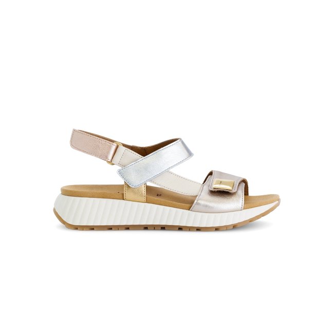 Sandales en cuir à talon compensé doré <span itemprop=
