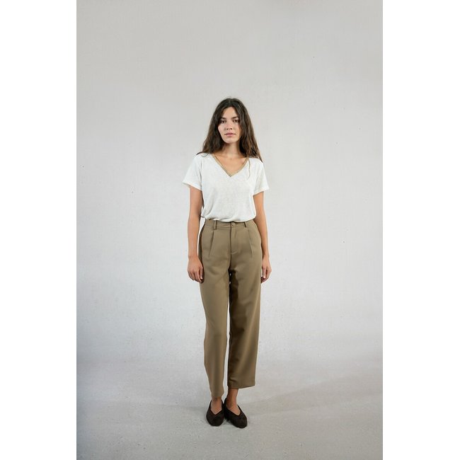Pantalon droit à pinces kaki <span itemprop=