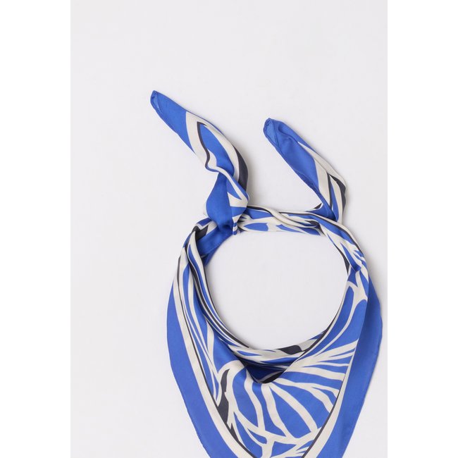 Foulard pure viscose motif feuillage bleu feuillage <span itemprop=