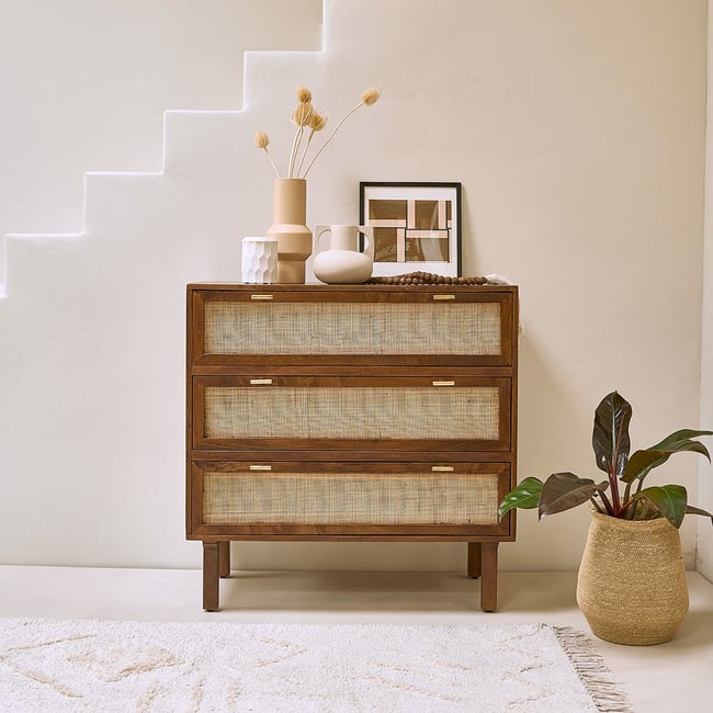 Commode en bois et cannage 90 cm 3 tiroirs  RAPHAEL Couleur marron <span itemprop=