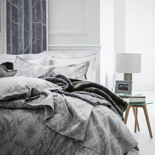 Housse de couette imprimée en satin de coton, NAMASTE gris argent <span itemprop=
