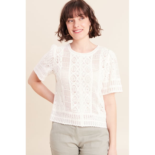 T-shirt col rond à dentelle ecru <span itemprop=