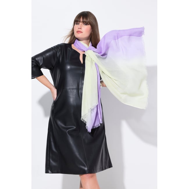 Foulard, imprimé batik. Bords frangés pistache <span itemprop=