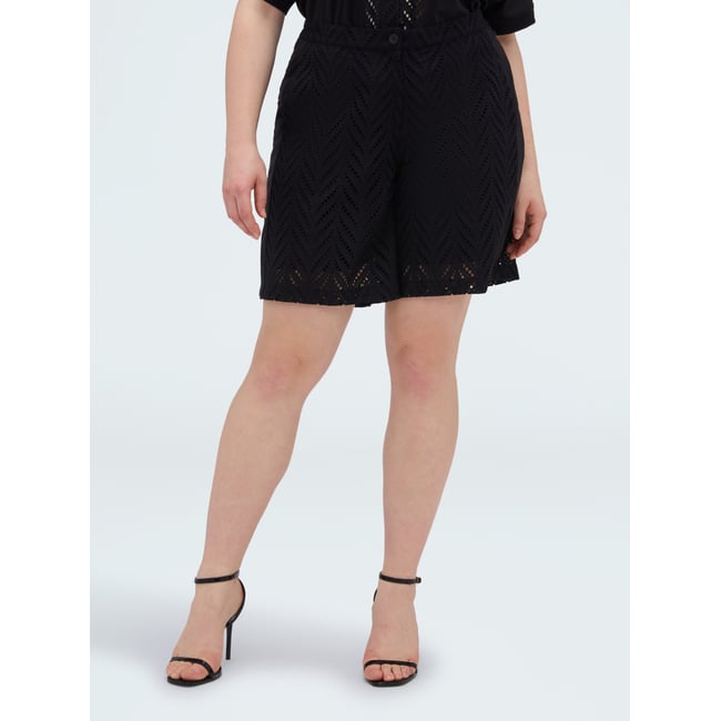 Short en broderie anglaise ajourée. noir <span itemprop=