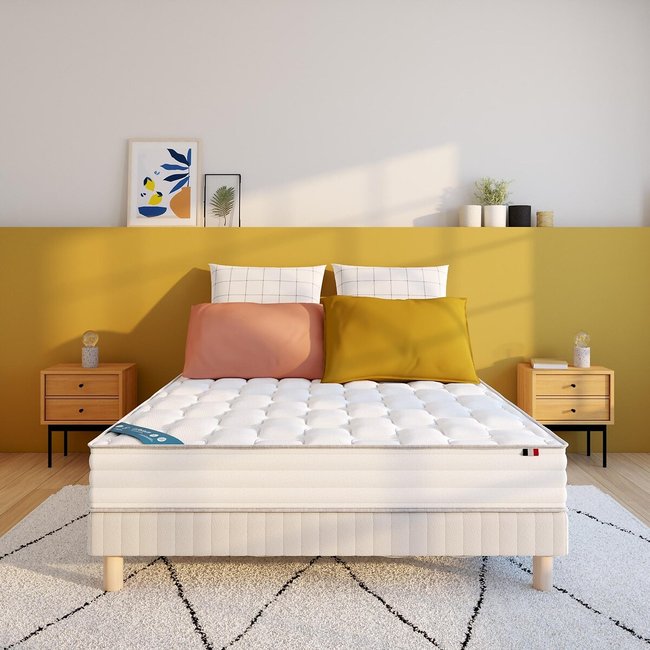 Matelas 580 ressorts ensachés et mémoire de forme Couleur blanc <span itemprop=