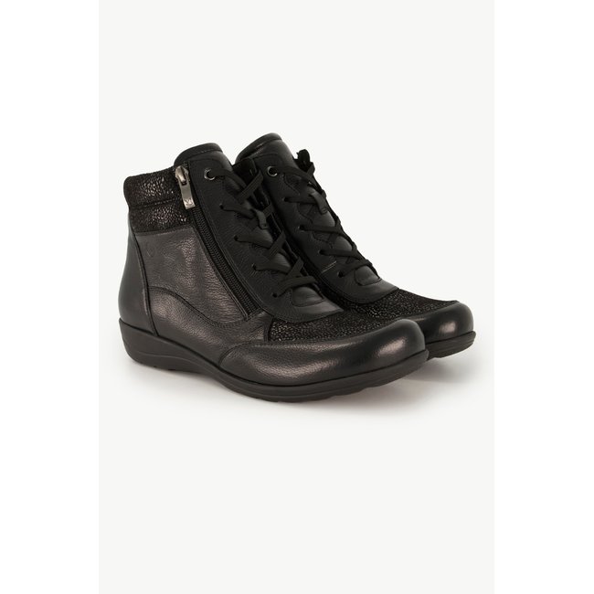 Boots techniques en cuir synthétique noir <span itemprop=