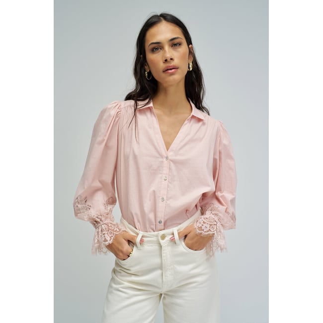 CHEMISE AVEC DENTELLE rose <span itemprop=