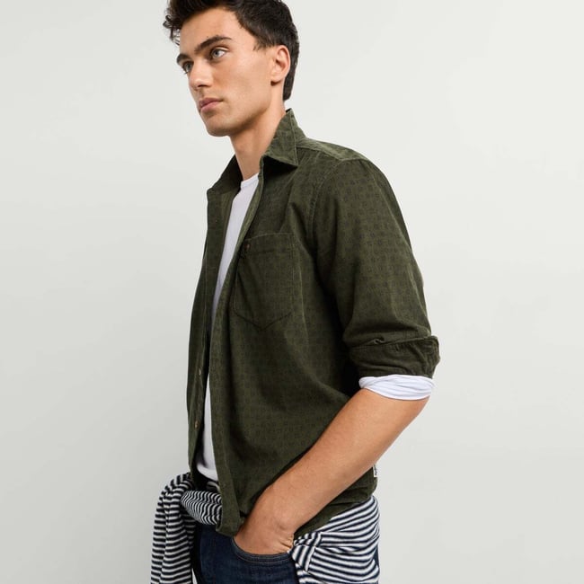 Chemise En Velours Côtelé Imprimée Coupe Regular vert marais <span itemprop=