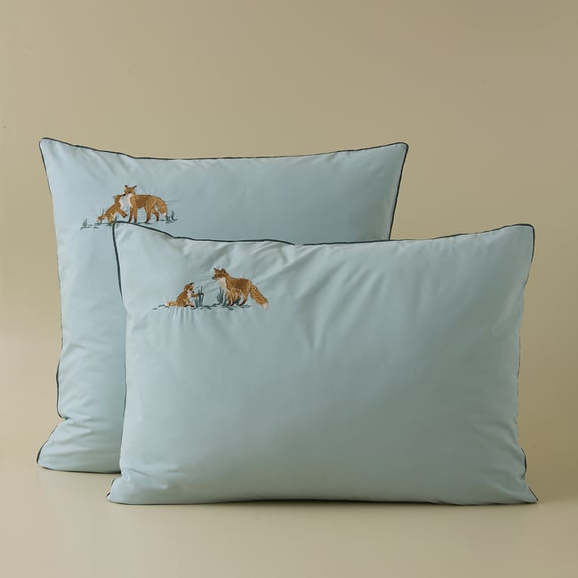 Taie d'oreiller brodée LA VIE DES PLAINES bleu givre <span itemprop=