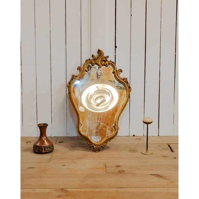 Miroir en résine doré Georges N°1525 - Bon état Couleur doré <span itemprop=