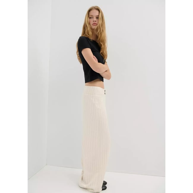 Pantalon droit fines rayures blanc cassé <span itemprop=