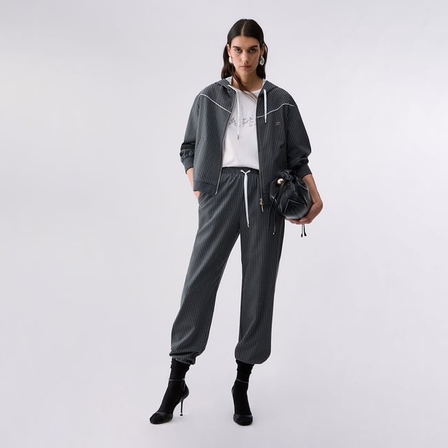 Pantalon à fines rayures avec empiècement en dentelle gris <span itemprop=