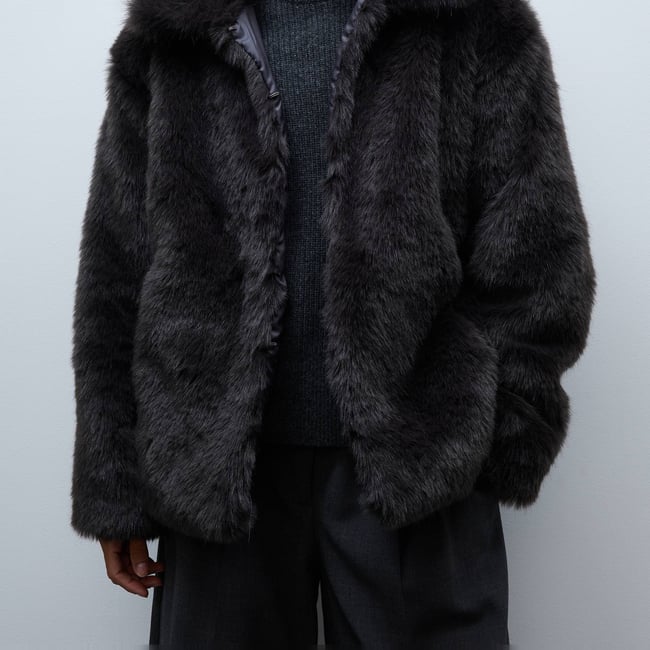 Manteau court en imitation fourrure requin <span itemprop=
