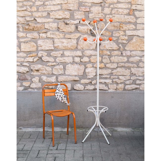 Porte-manteau en métal et bois blanc et orange Max N°470 - Bon état Couleur blanc <span itemprop=