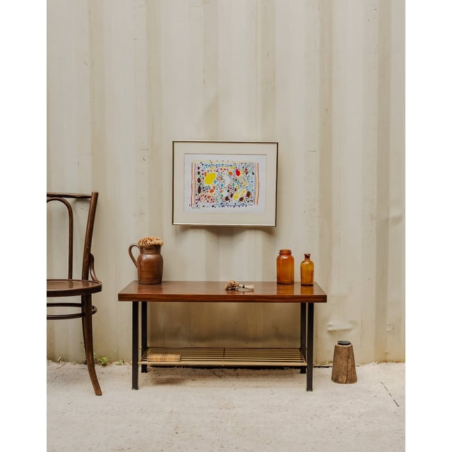 Table basse en bois et métal Donna N°1063 - Bon état Couleur bois foncé <span itemprop=