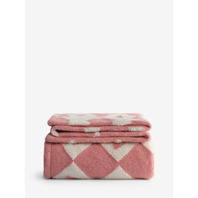 Jeté de lit en peau lainée à cœurs/carreaux rose <span itemprop=