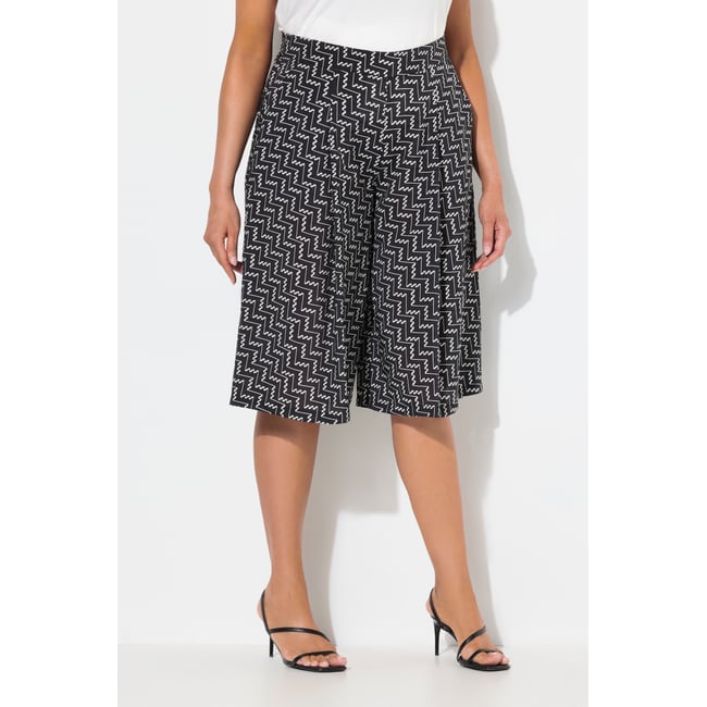Jupe-culotte courte. Jambe large et taille noir <span itemprop=