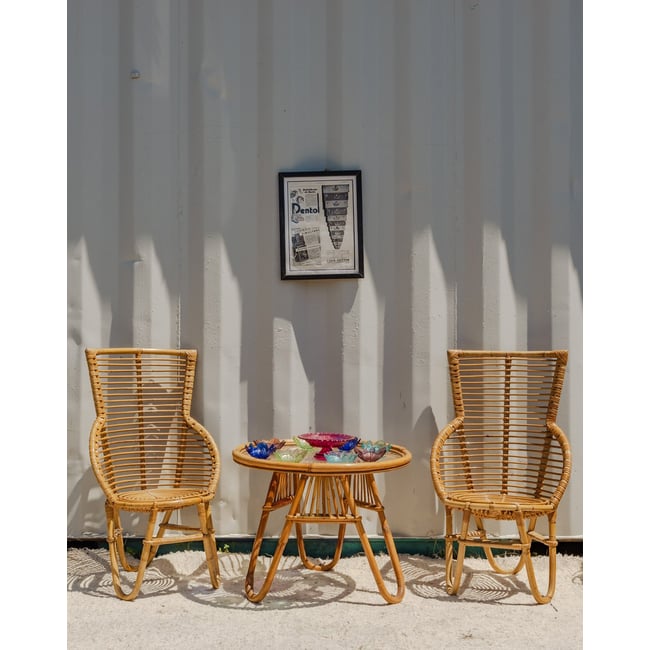 Ensemble de table et fauteuils en rotin Ange N°24 - Bon état Couleur bois clair <span itemprop=